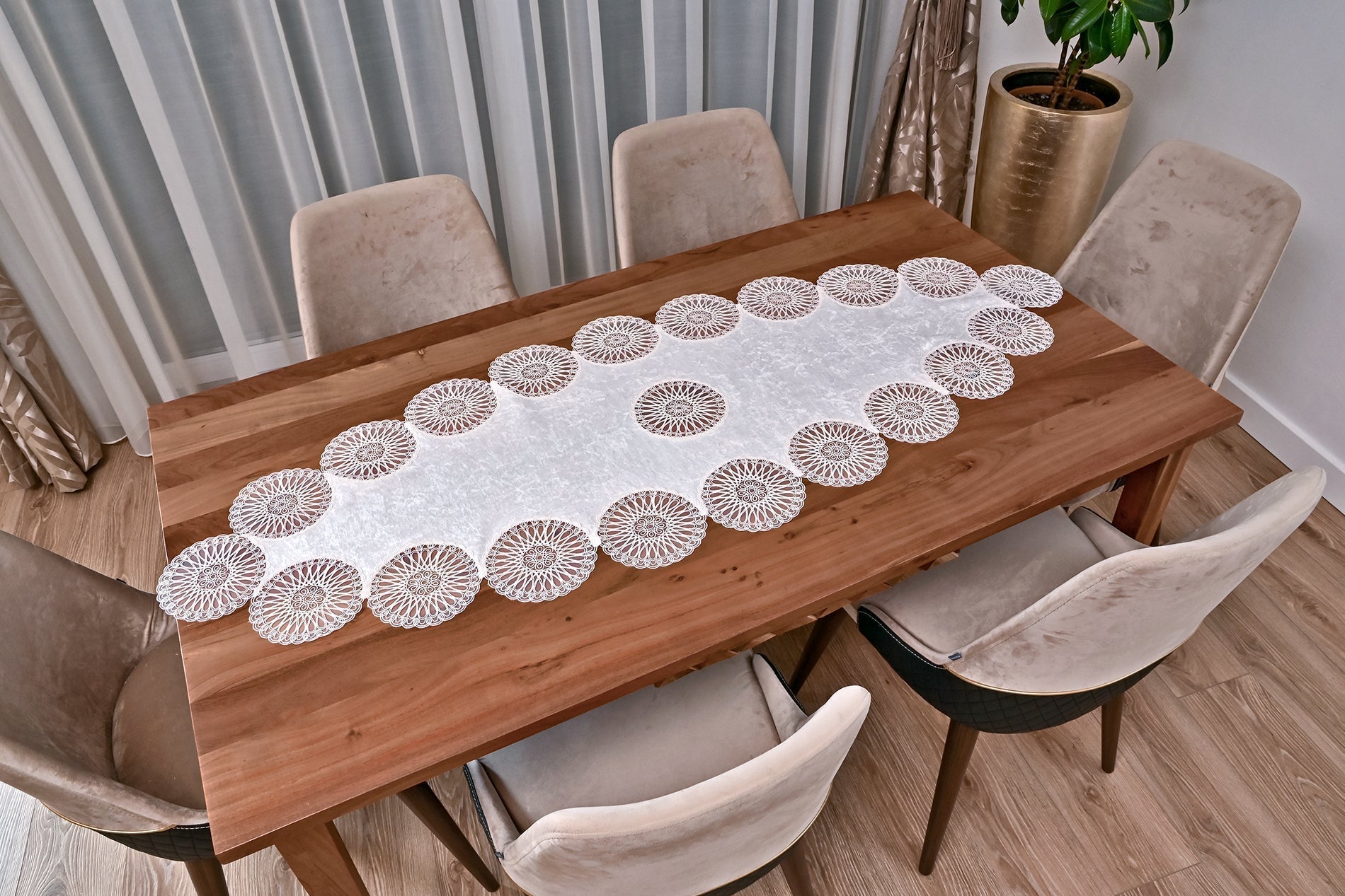 Mira bársony asztali futó, bézs, arany csipkével 60*160 cm Amcaoglu