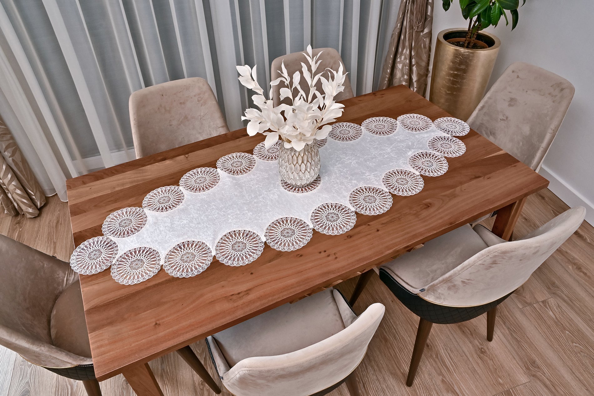 Mira bársony asztali futó, bézs, arany csipkével 60*160 cm Amcaoglu